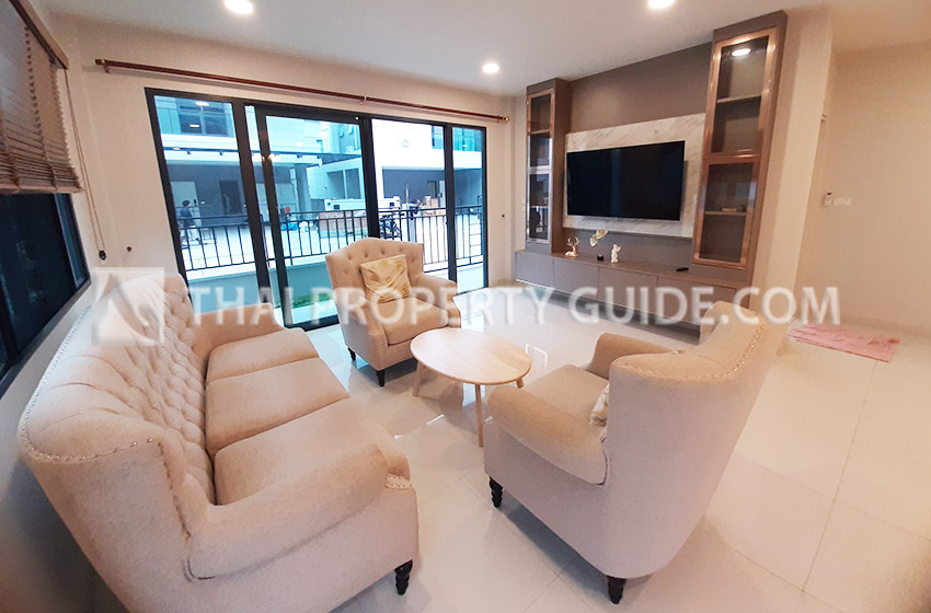 House with Shared Pool in Bangnatrad 